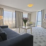 Aurora Hotel 3*