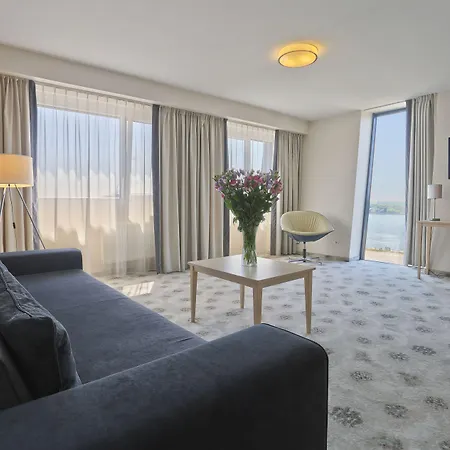 Aurora Hotel 3*